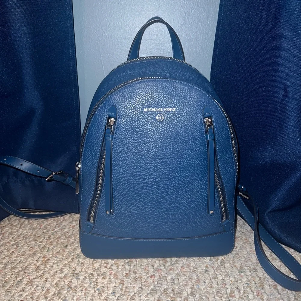 Micheal Kors Brooklyn large pebbled back pack (blue) - Picture 1 of 4